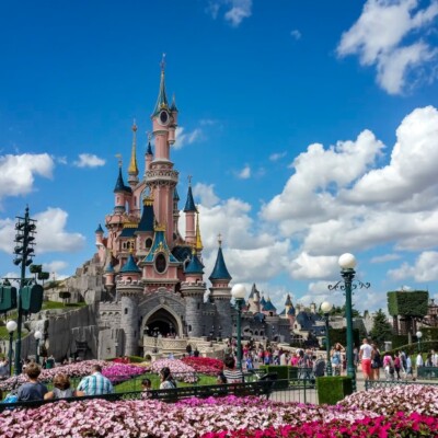 Disney’s Discount Strategy Pays Off as Theme Parks Grow While Rivals Lose Visitors 