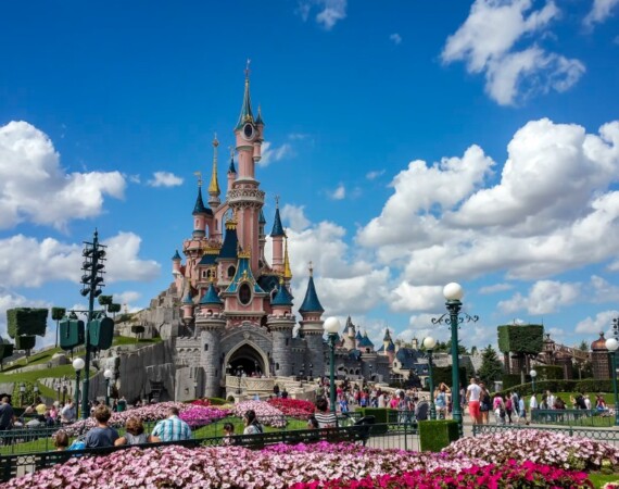 Disney’s Discount Strategy Pays Off as Theme Parks Grow While Rivals Lose Visitors 