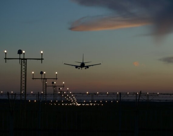 U.S. Seeks $30 Billion Aviation Overhaul After Major Failures Expose Aging Air Traffic System